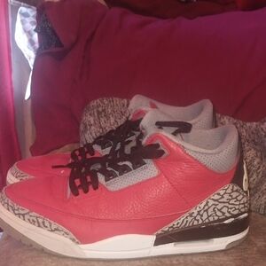 Nike Men's Red and Gray Retro Basketball Sneakers